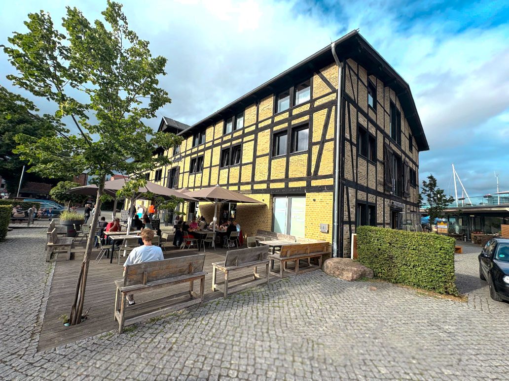 Fassade der Kronlasterie Am Fischmarkt 13 in Stralsund